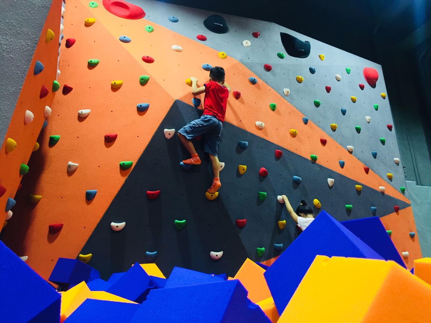 Trampolina do użytku w pomiesz – Home Gym Yellow recenzja i cena
